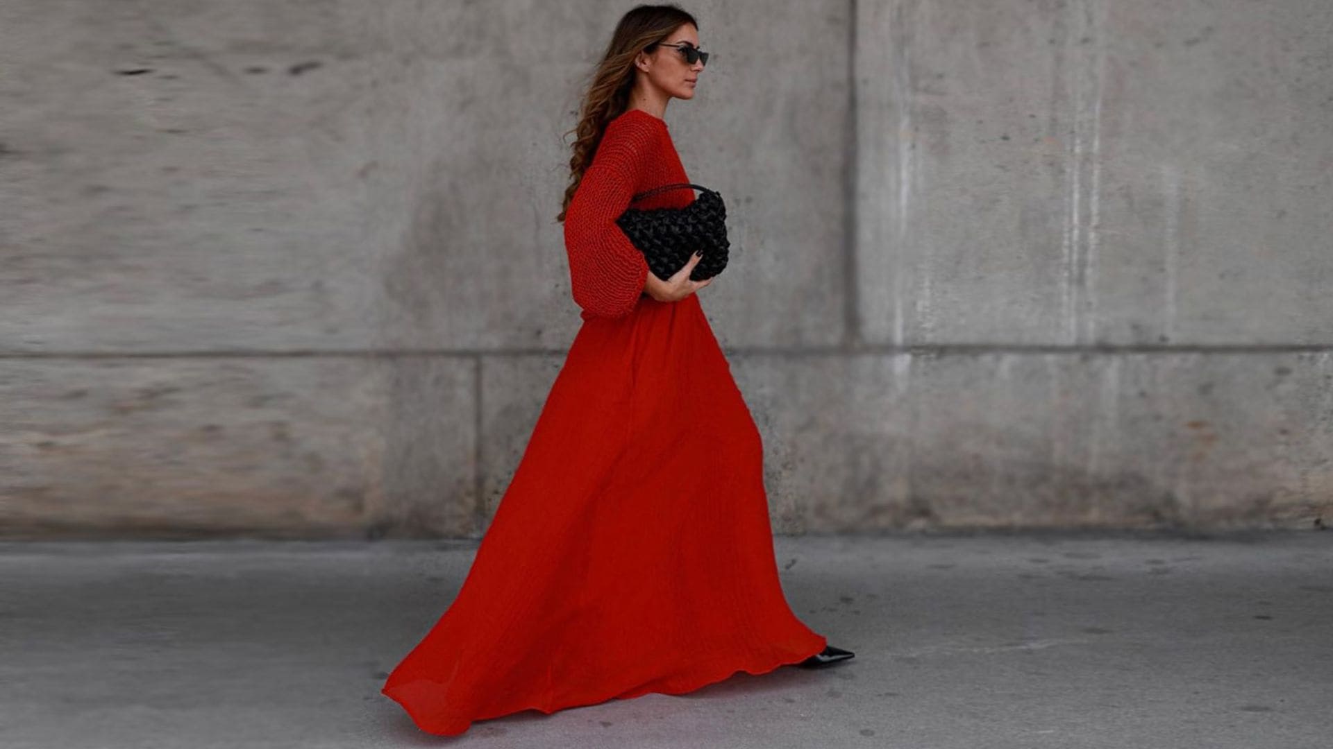 Vestidos de primavera largos y 'midi' que quedan bien con botas o zapatillas