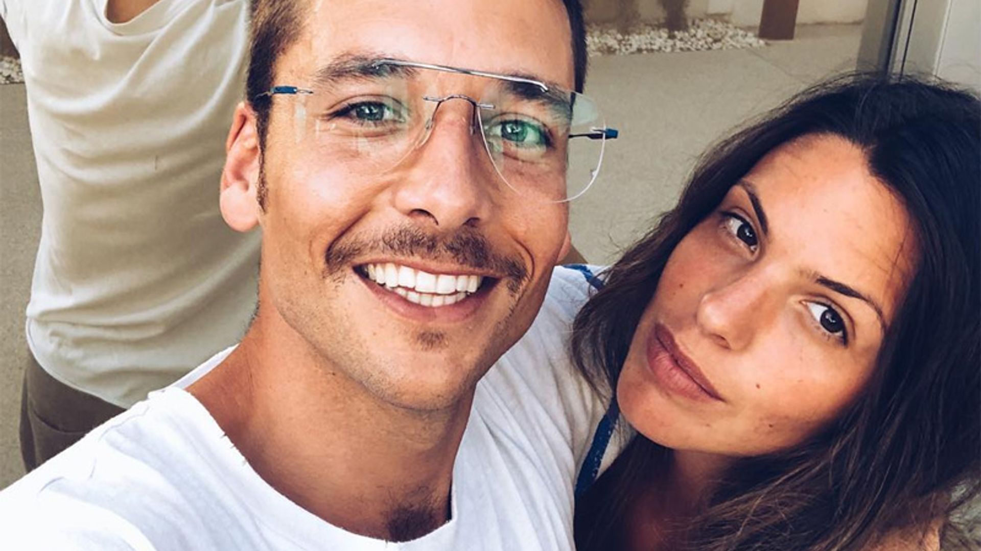 Laura M. Flores disfruta de su primer verano como mamá al lado de Benji Aparicio
