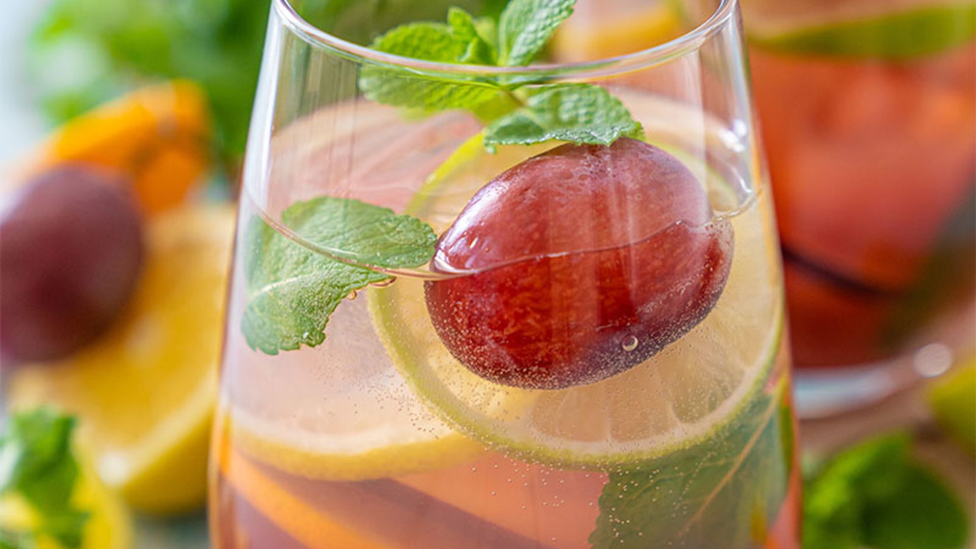 Sangría 0,0 con uvas y cítricos