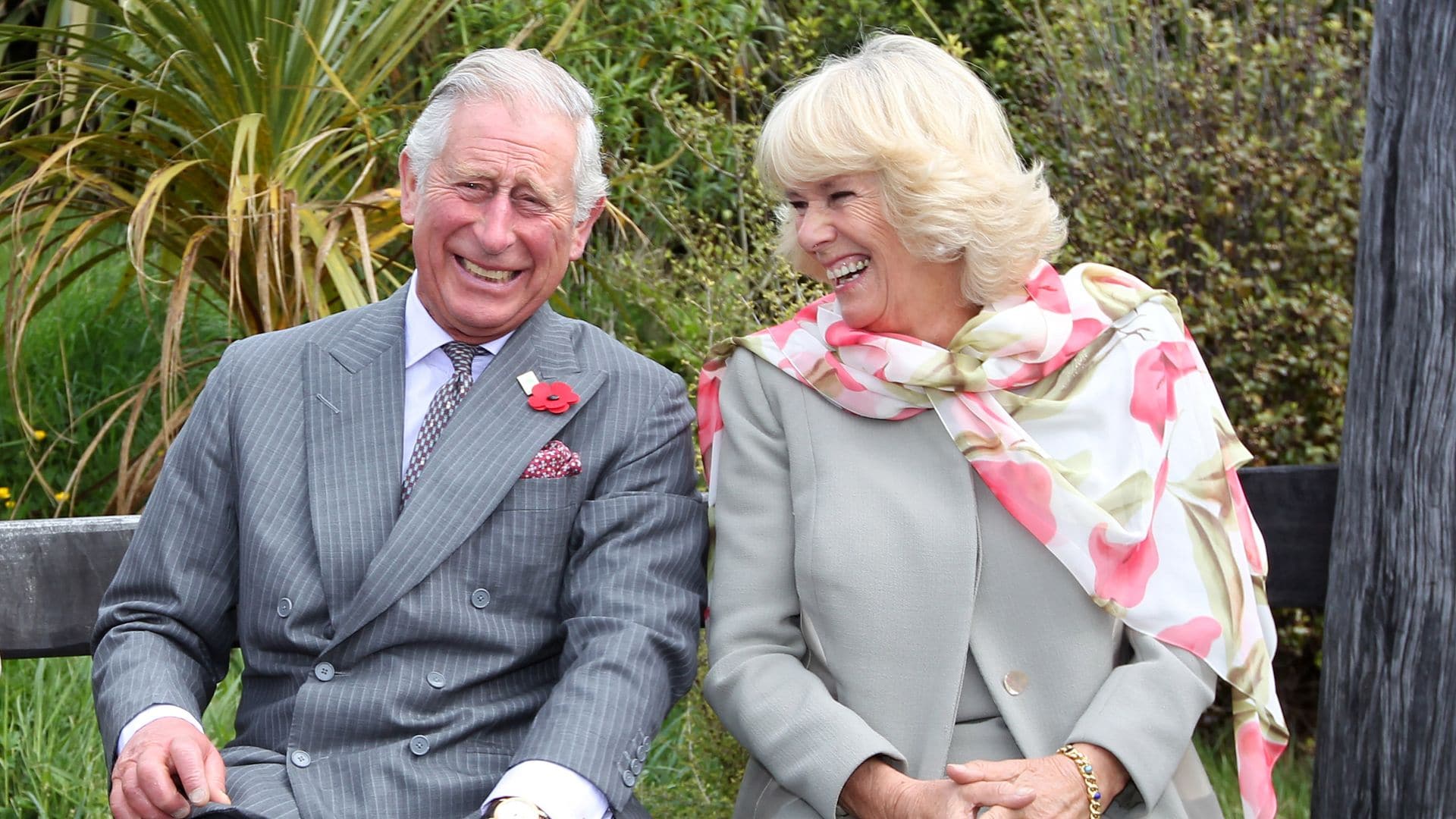 El rey Carlos III y la reina Camilla celebran su 20° aniversario con una visita al Papa Francisco 