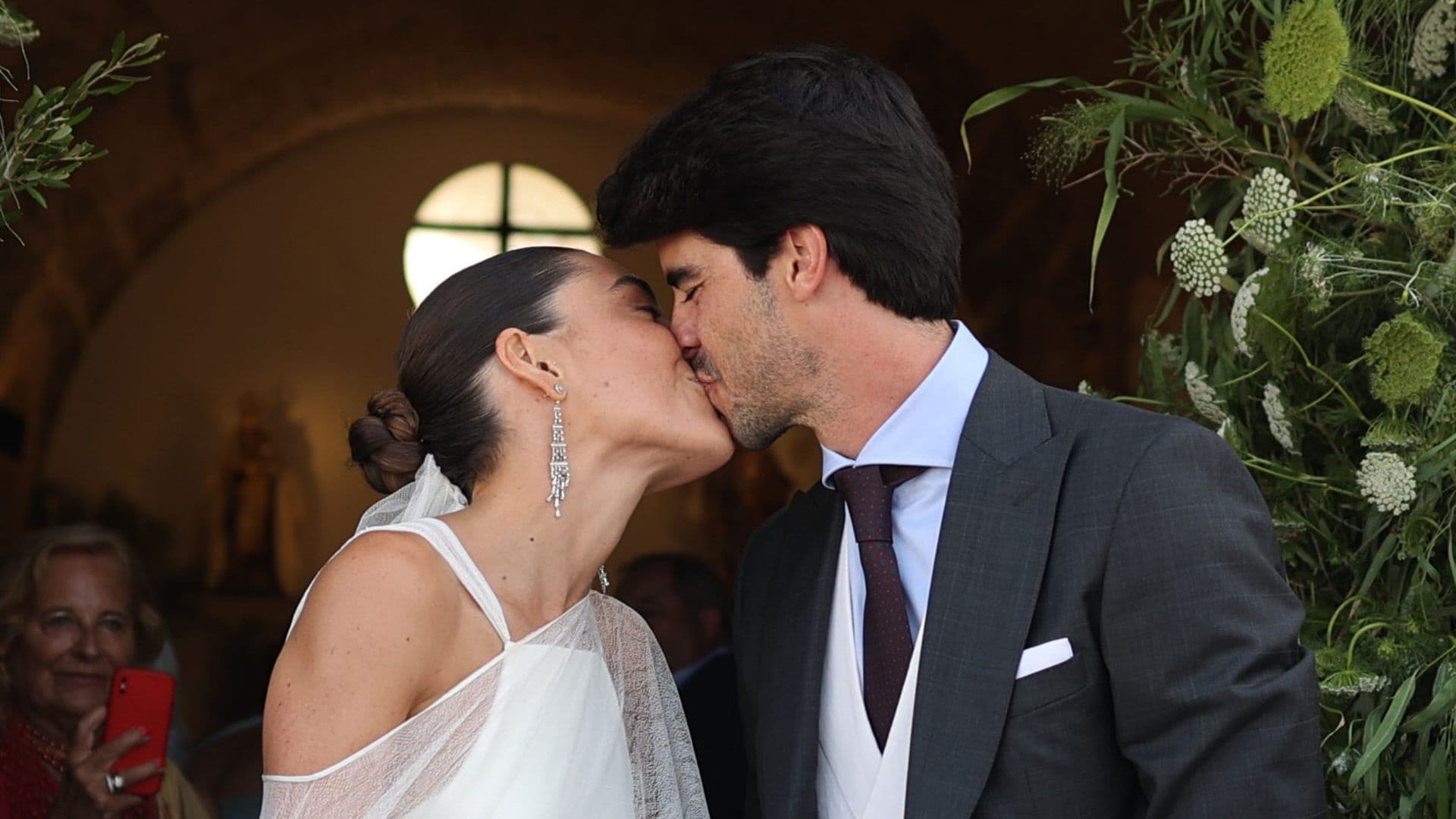 El emotivo “sí, quiero” de Vicente Benítez a Claudia Ula, hija de Raquel Revuelta, con ataque de risa incluido
