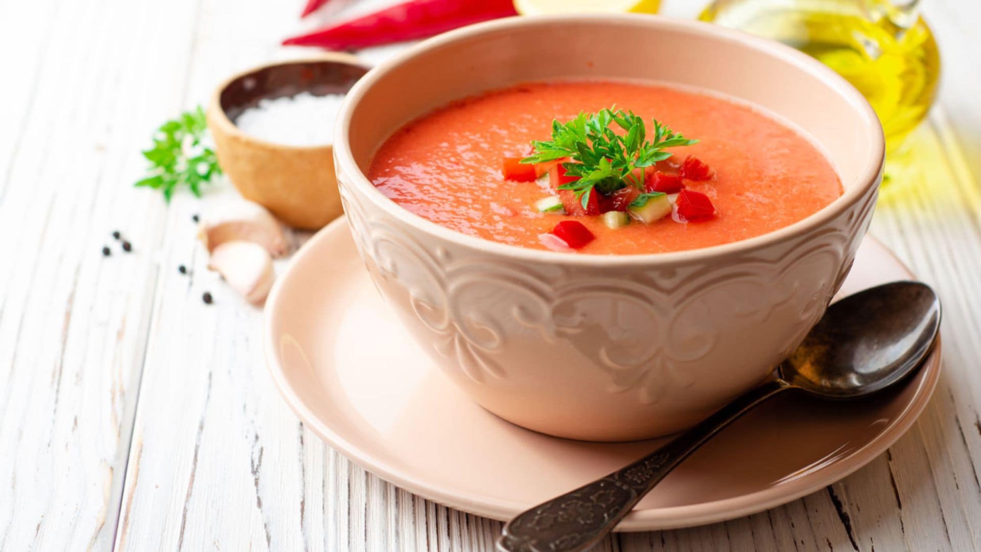 Las propiedades saludables del gazpacho, el plato estrella del verano