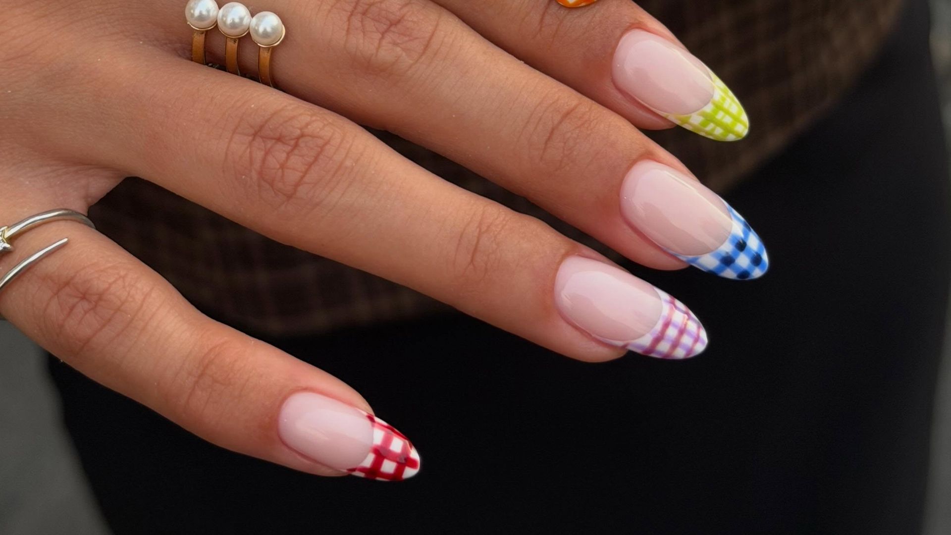 12 manicuras francesas originales para este verano: de los nuevos colores a los dibujos marinos