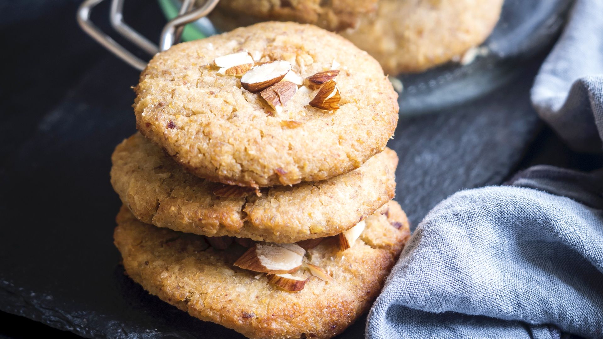 Galletas de mijo, coco y almendras.
