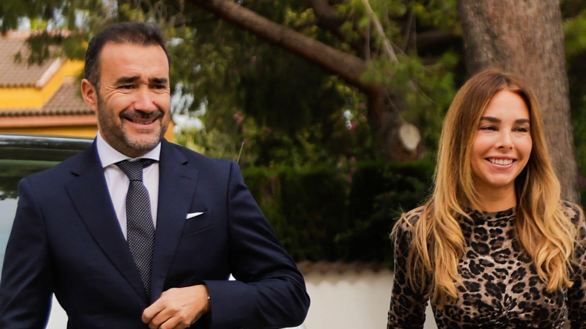 Juanma Castaño y Helena Condis en la boda de Santiago Cañizares el 14 de noviembre de 2025 en Valencia