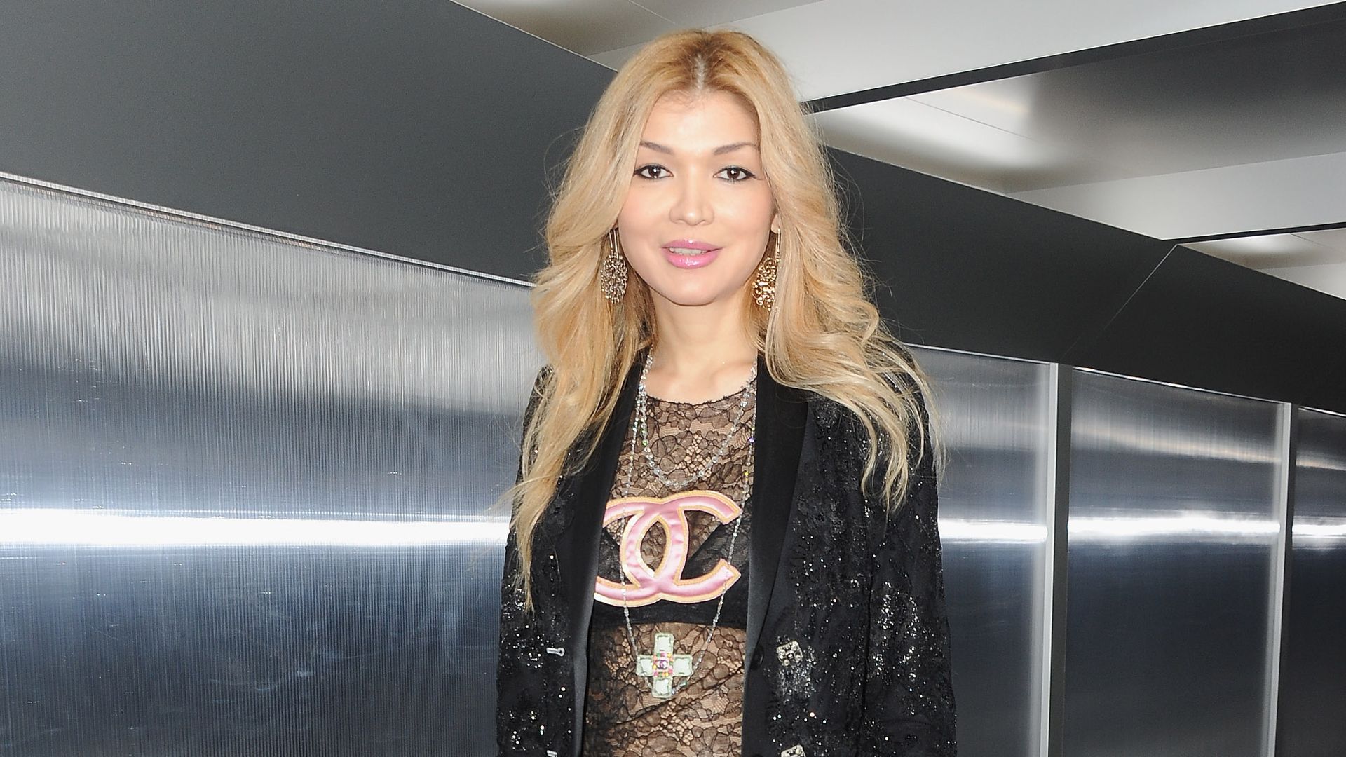 Gulnara Karimova en un desfile