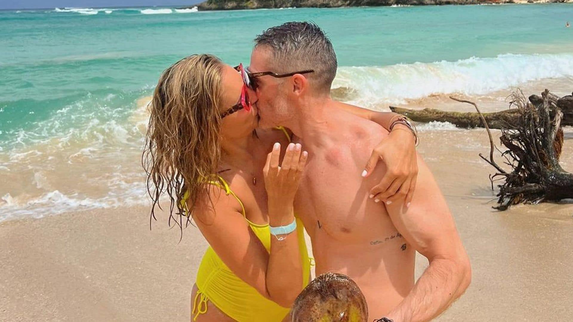 El viaje al paraíso de Alba Carrillo con su chico entre playas de ensueño ¡y muchos monos!