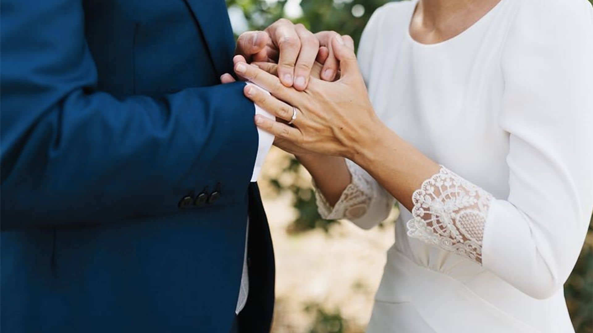 ¿Cambiar la fecha de las alianzas si se aplaza la boda? Las novias responden