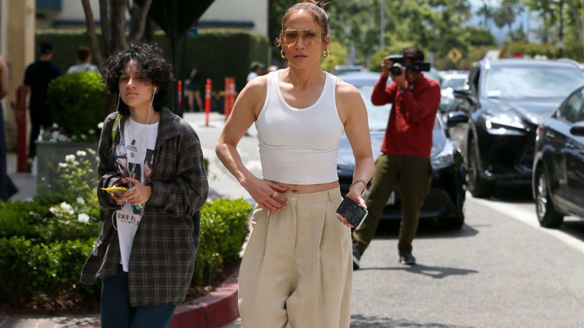 Celebridades que apuestan por llevar pantalón ancho este verano