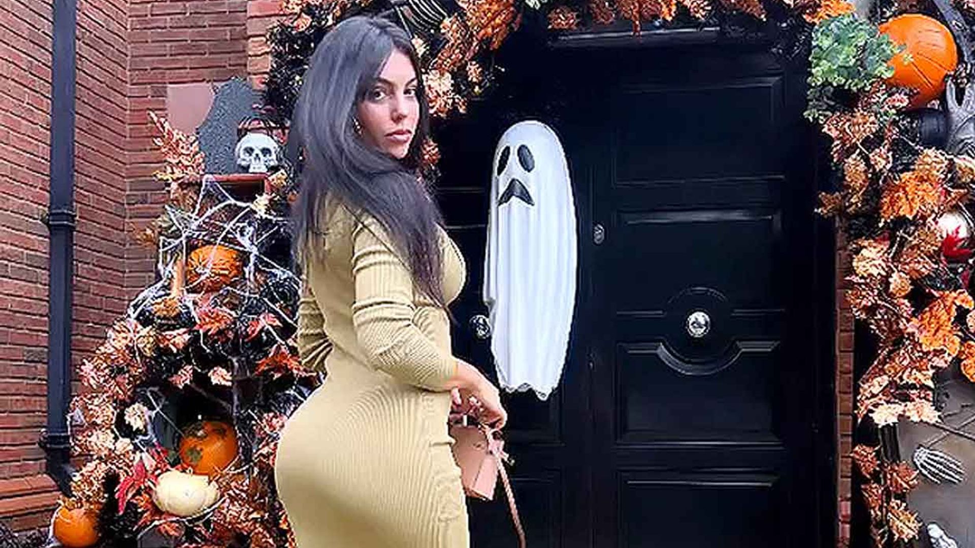 No te pierdas la espectacular decoración que Georgina ha instalado para Halloween en su mansión de Manchester