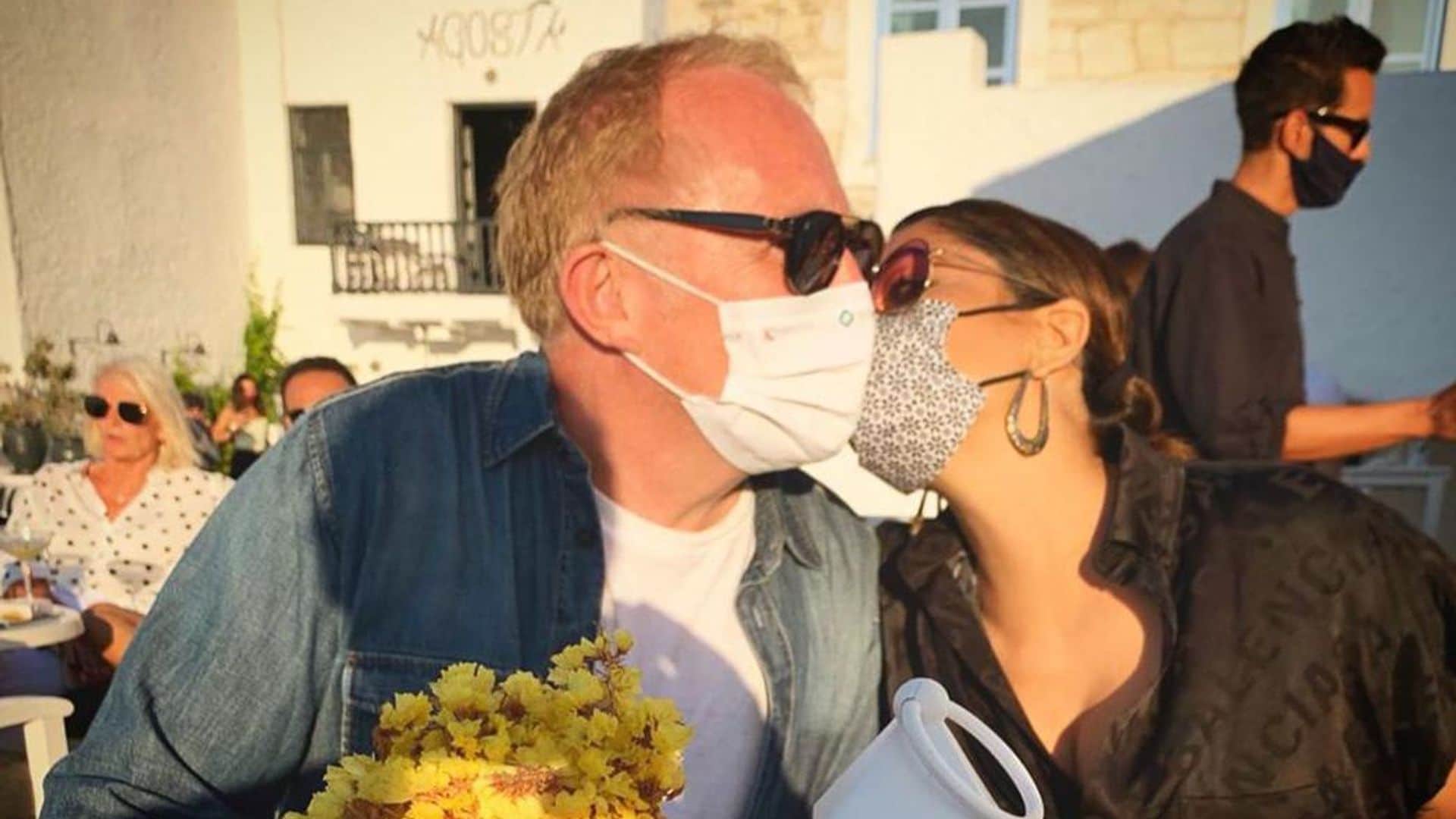 Salma Hayek, su esposo y la foto más romántica de ‘amor en tiempos de Coronavirus’