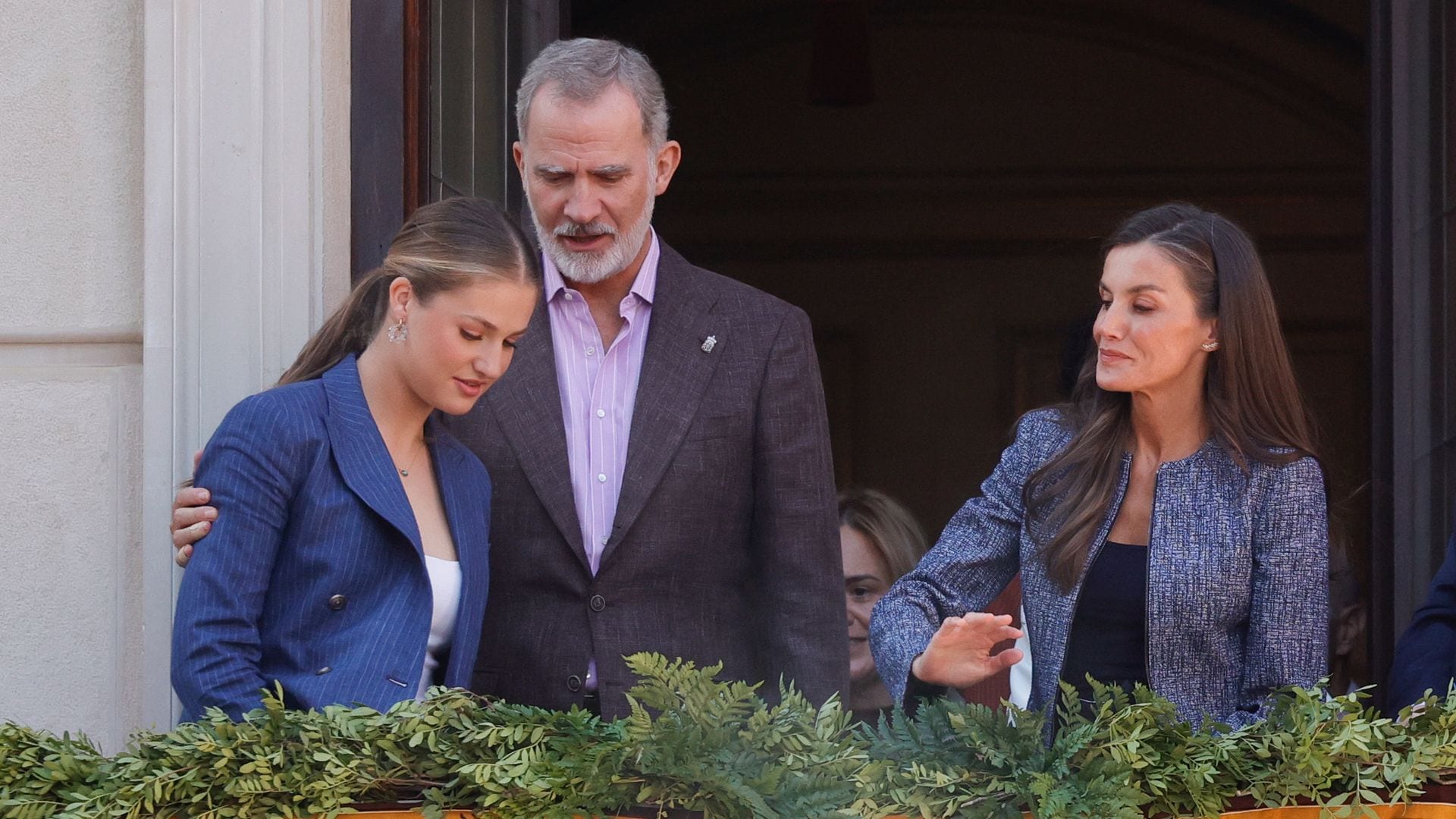 LOS REYES TERMINAN SU VISITA A NAVARRA EN EL AYUNTAMIENTO DE TUDELA
