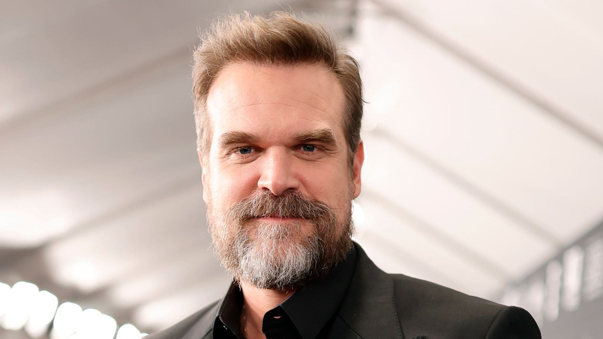 David Harbour no levanta cabeza tras Stranger Things: abandona su última película tras su polémica con Millie Bobbie Brown