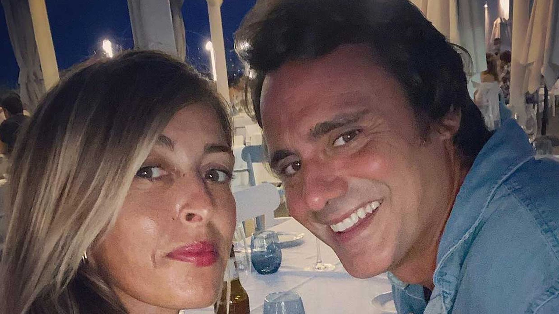 Ion Aramendi, sorprendido por su esposa, María Amores en directo: 'Le quiero dar las gracias por haber estado ahí conmigo'