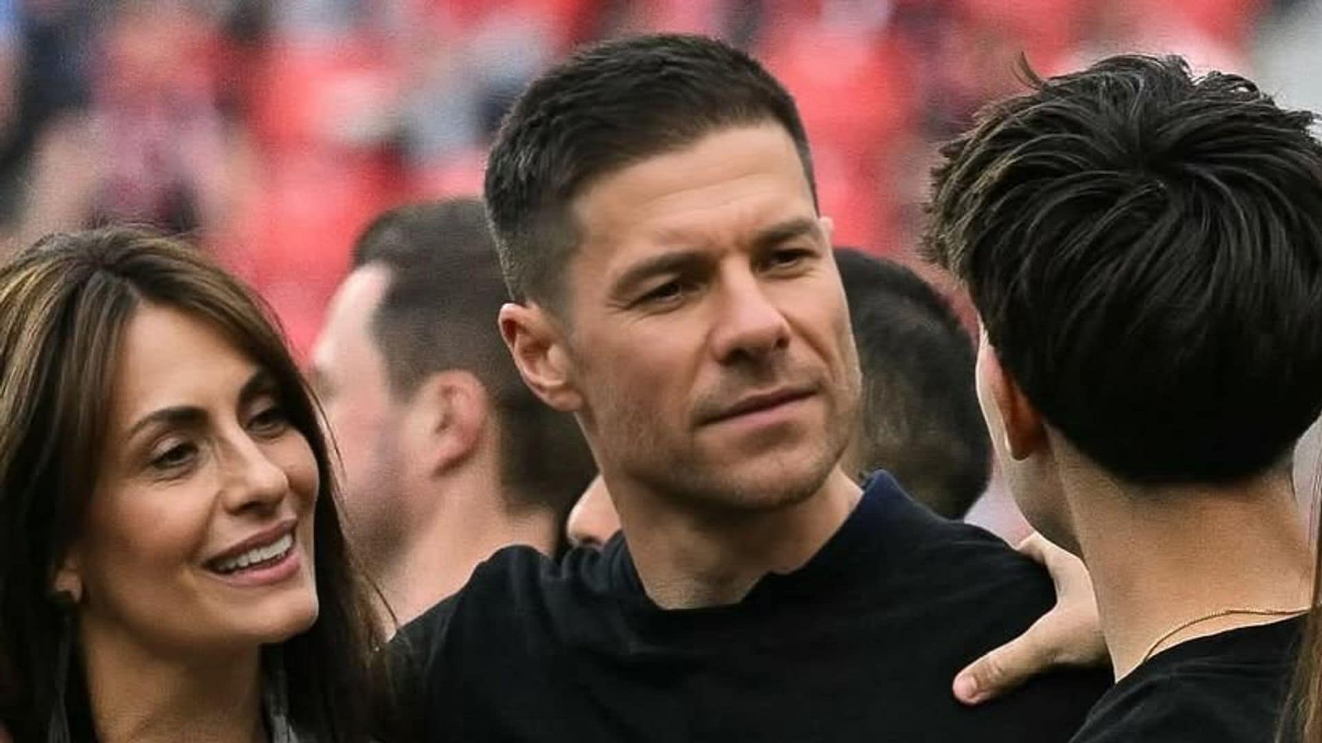 Así es la familia numerosa de Xabi Alonso: de su hijo adolescente a las 3 mujeres de su vida