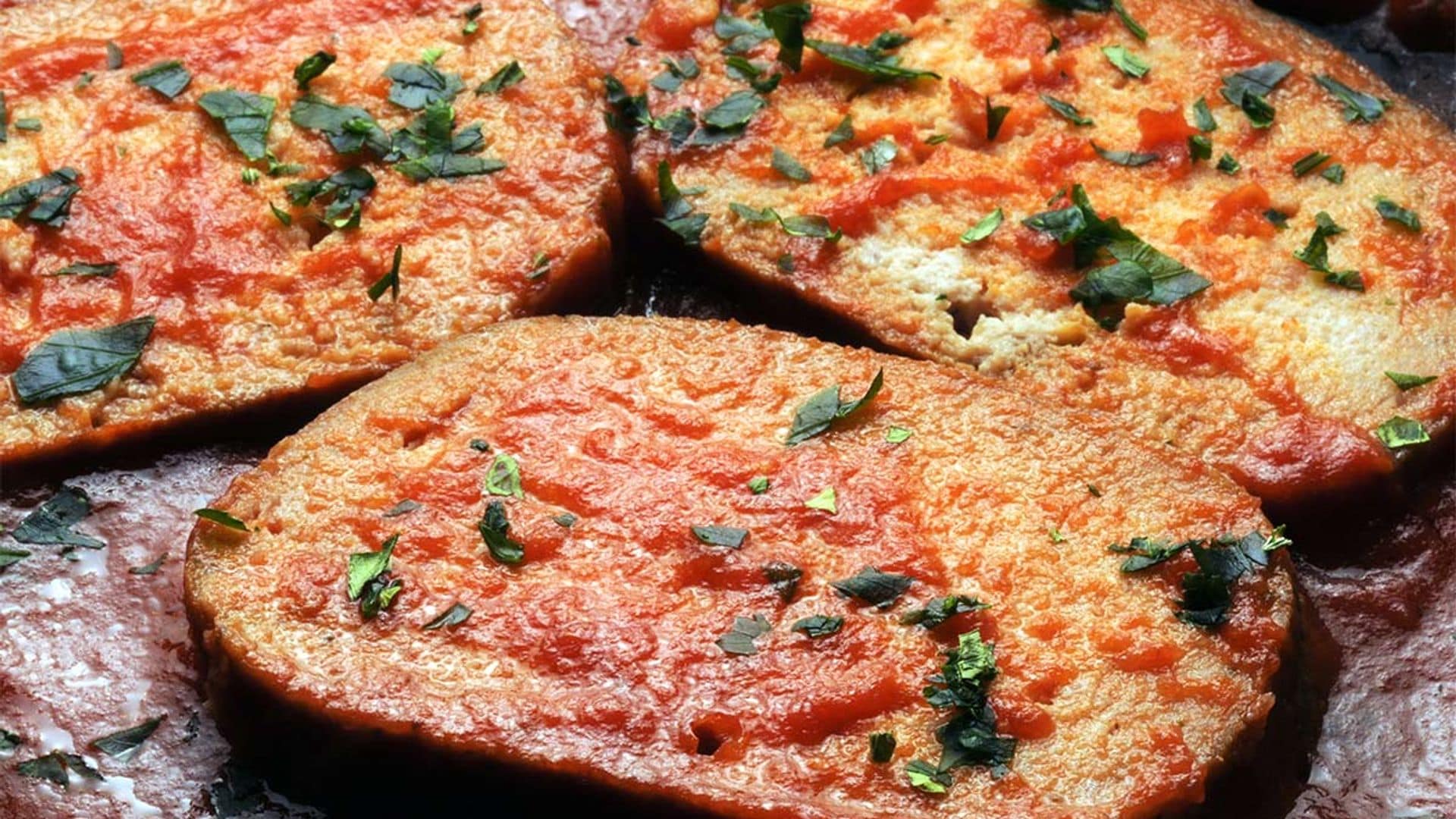 'Polpettone' con salsa de tomate y albahaca