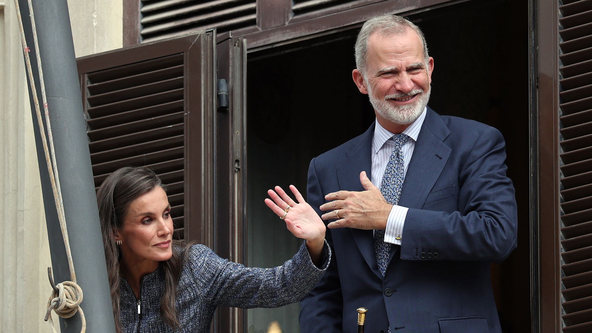 Los reyes Felipe y Letizia en el balcón del Ayuntamiento de Ceuta el 13 de octubre de 2026