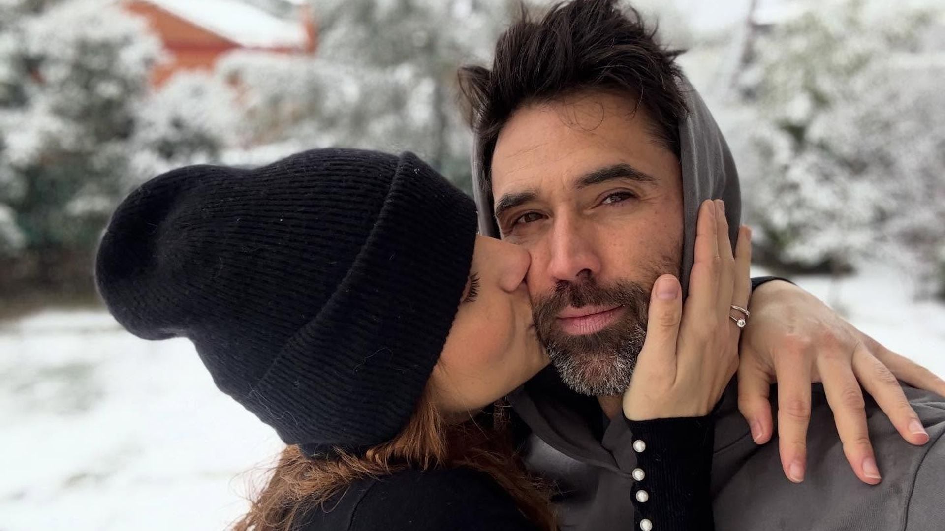 Michelle Renaud compartió románticos posados junto a Matías Novoa.