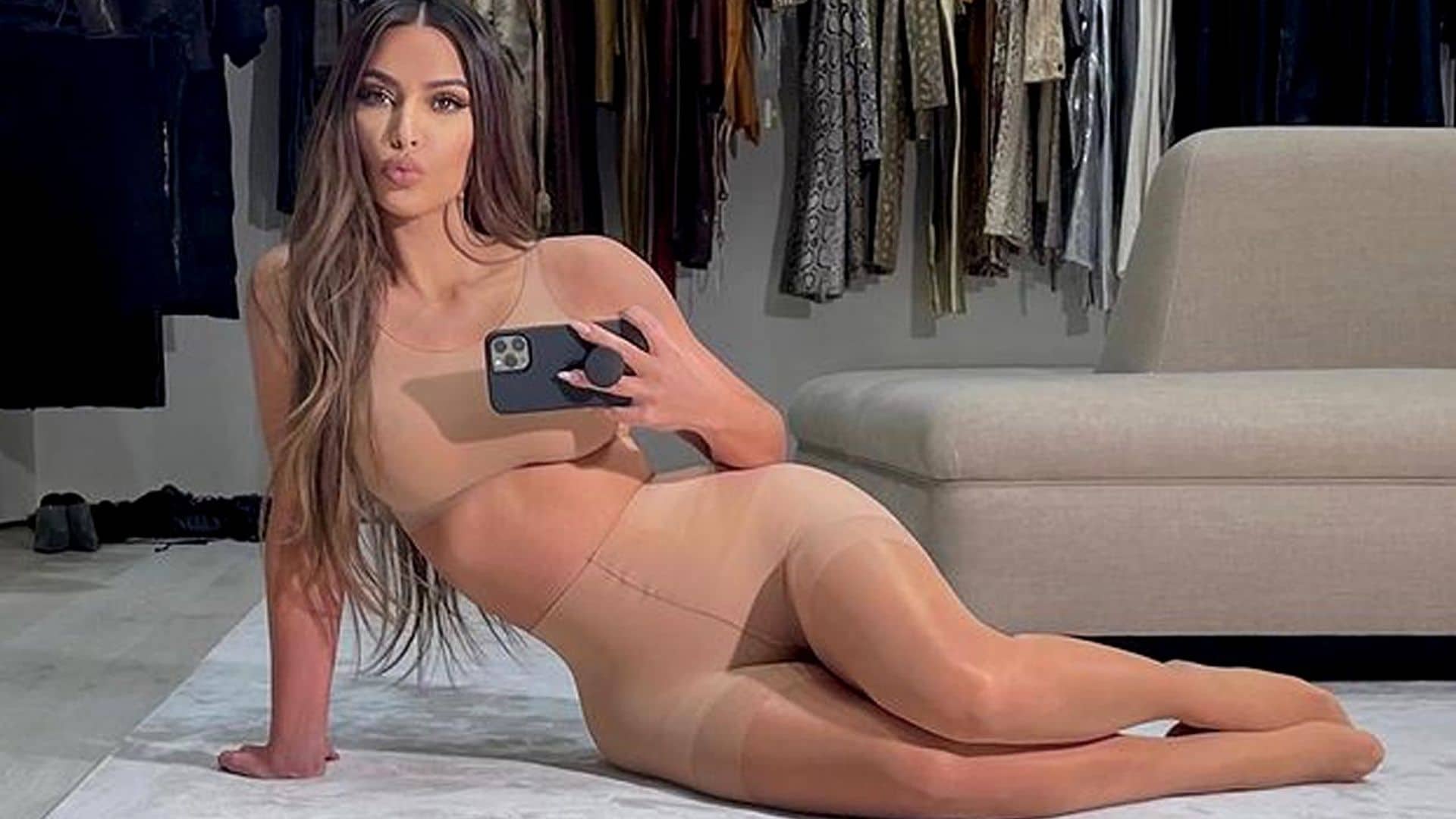 Kim Kardashian rompe todos los estereotipos con su ultimo posado en lenceria