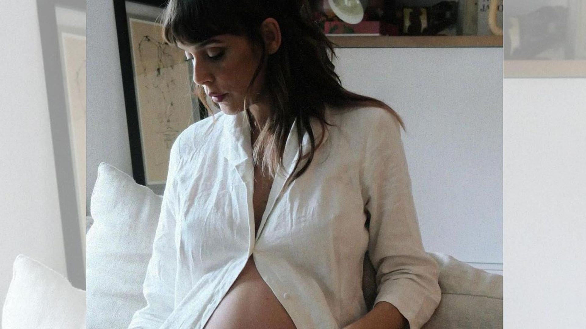 Belén Cuesta presume de embarazo en la recta final con un excepcional posado premamá