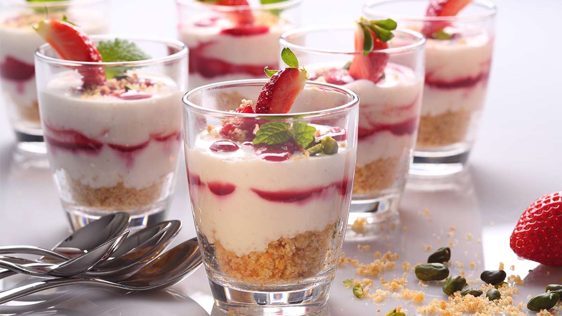 'Trifle' de fresa y quark con pistachos