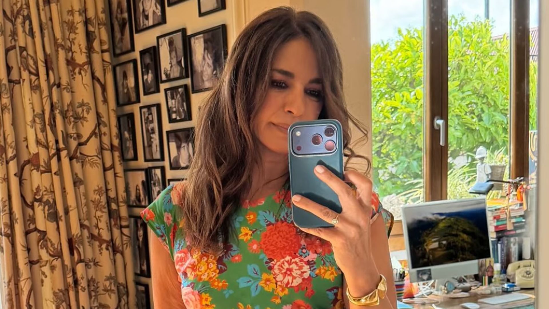 Mariló Montero confirma a los 60 el poder de los colores vitamina con un vestido floral de firma española que sienta especialmente bien