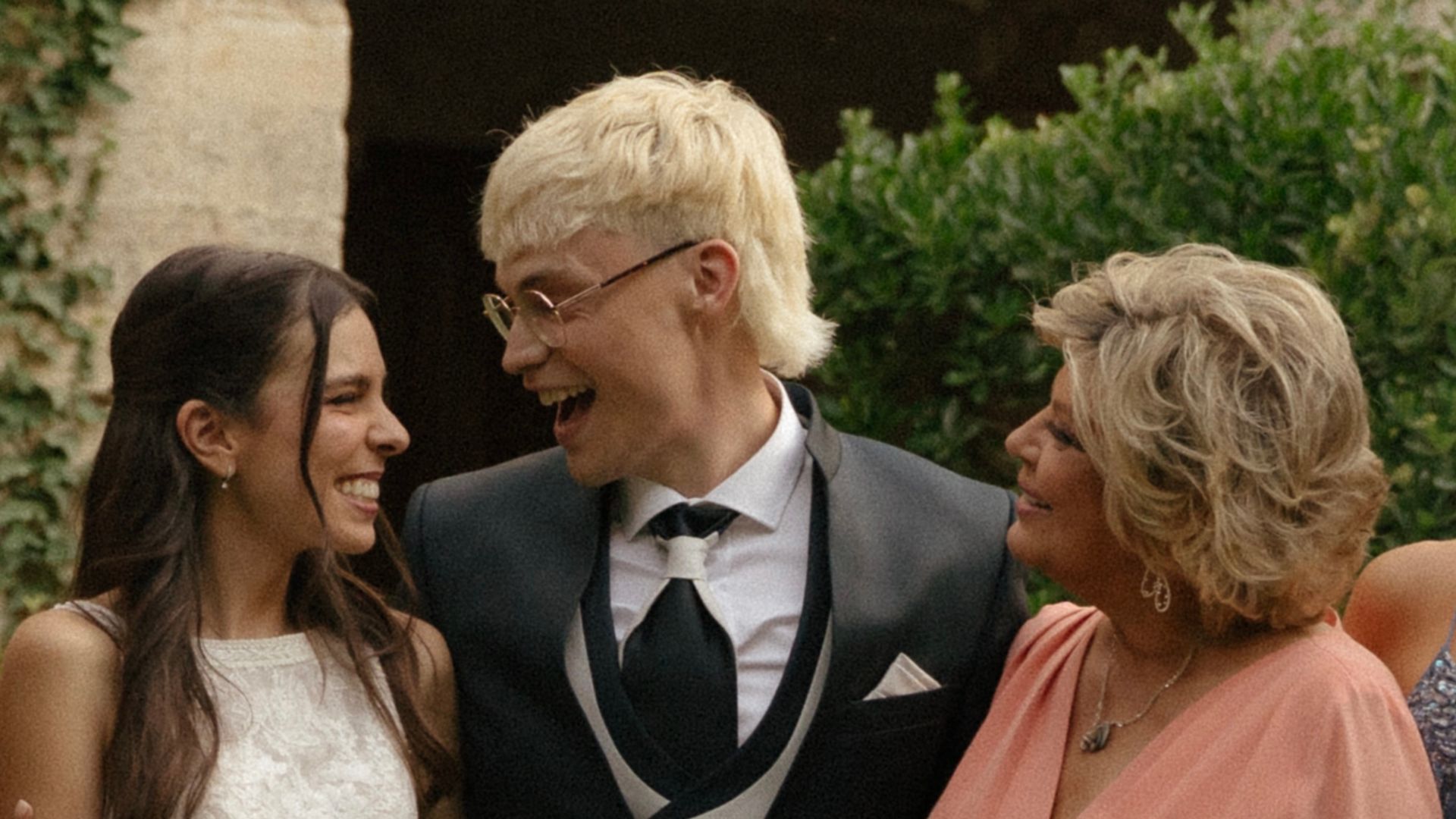 Almácor en el día de su boda posa con Terelu Campos