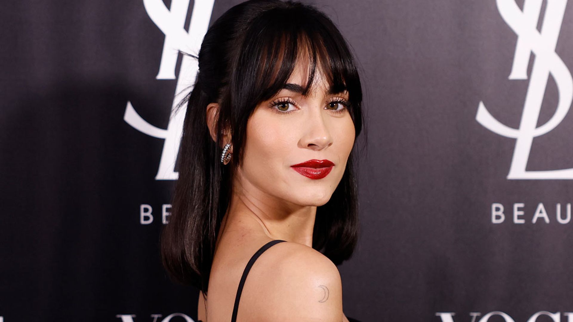 Un vestido con transparencias y nuevo look: la espectacular reaparición de Aitana
