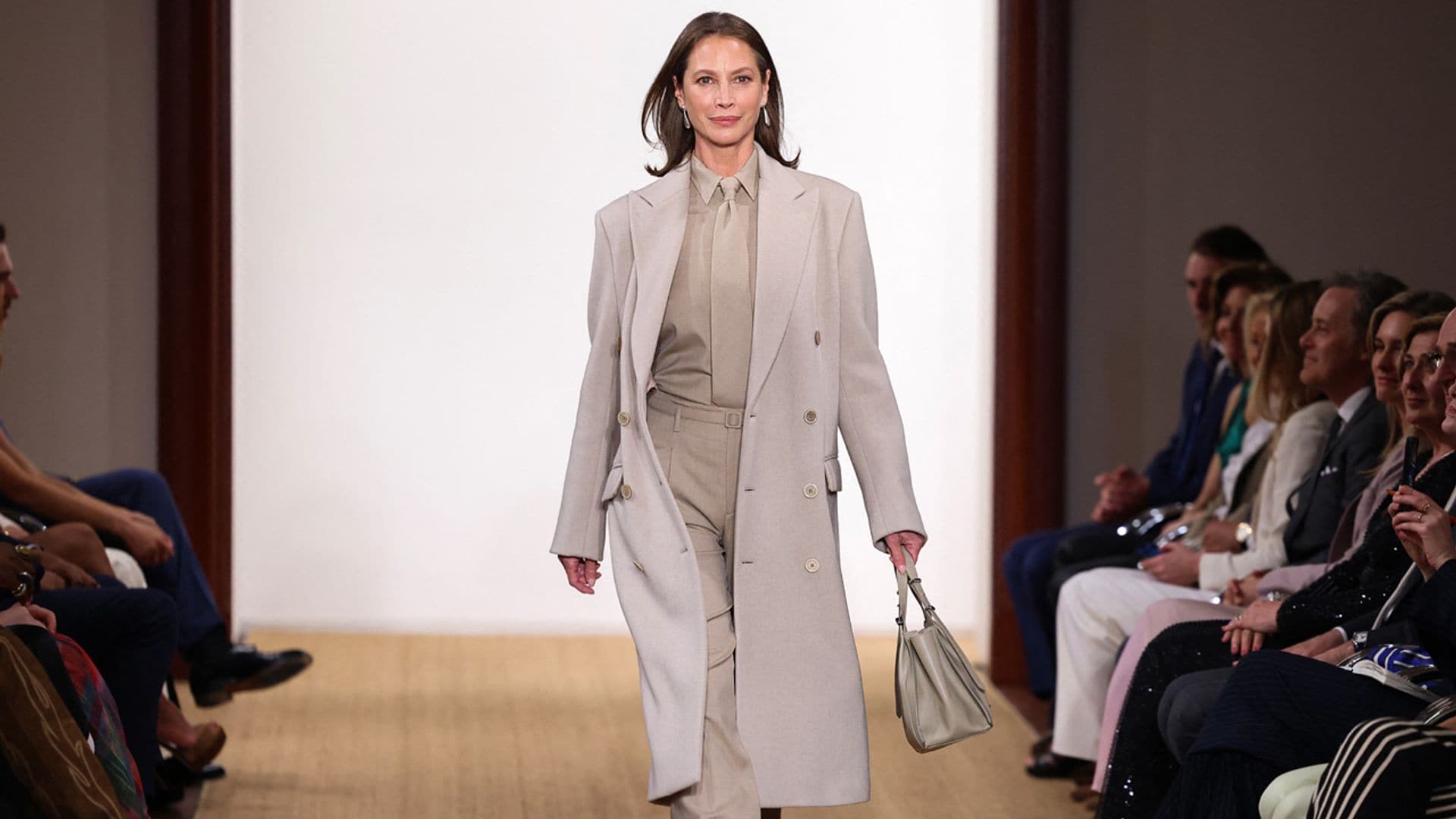 Christy Turlington revalida su título como musa eterna de la moda estadounidense