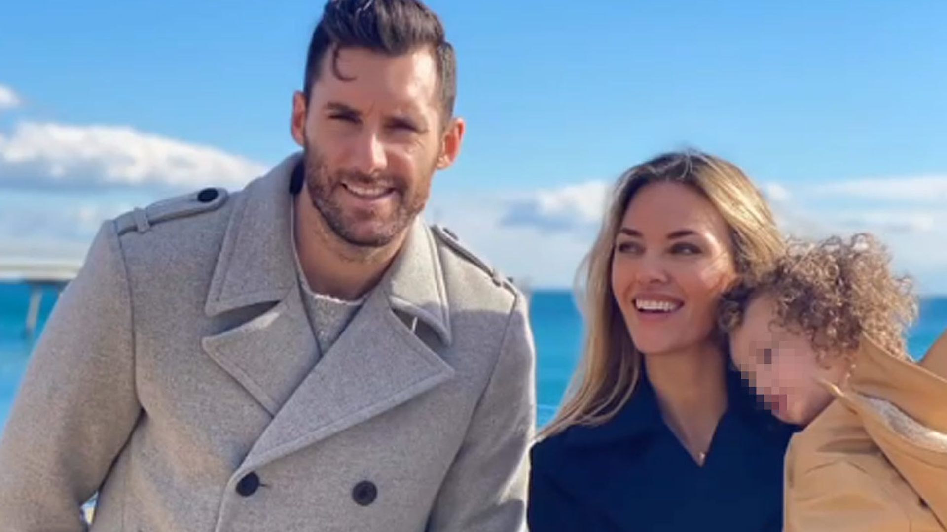 El bonito fin de semana de Helen Lindes y Rudy Fernández con Alan como orgulloso primo mayor y un 'regalazo prenavideño'