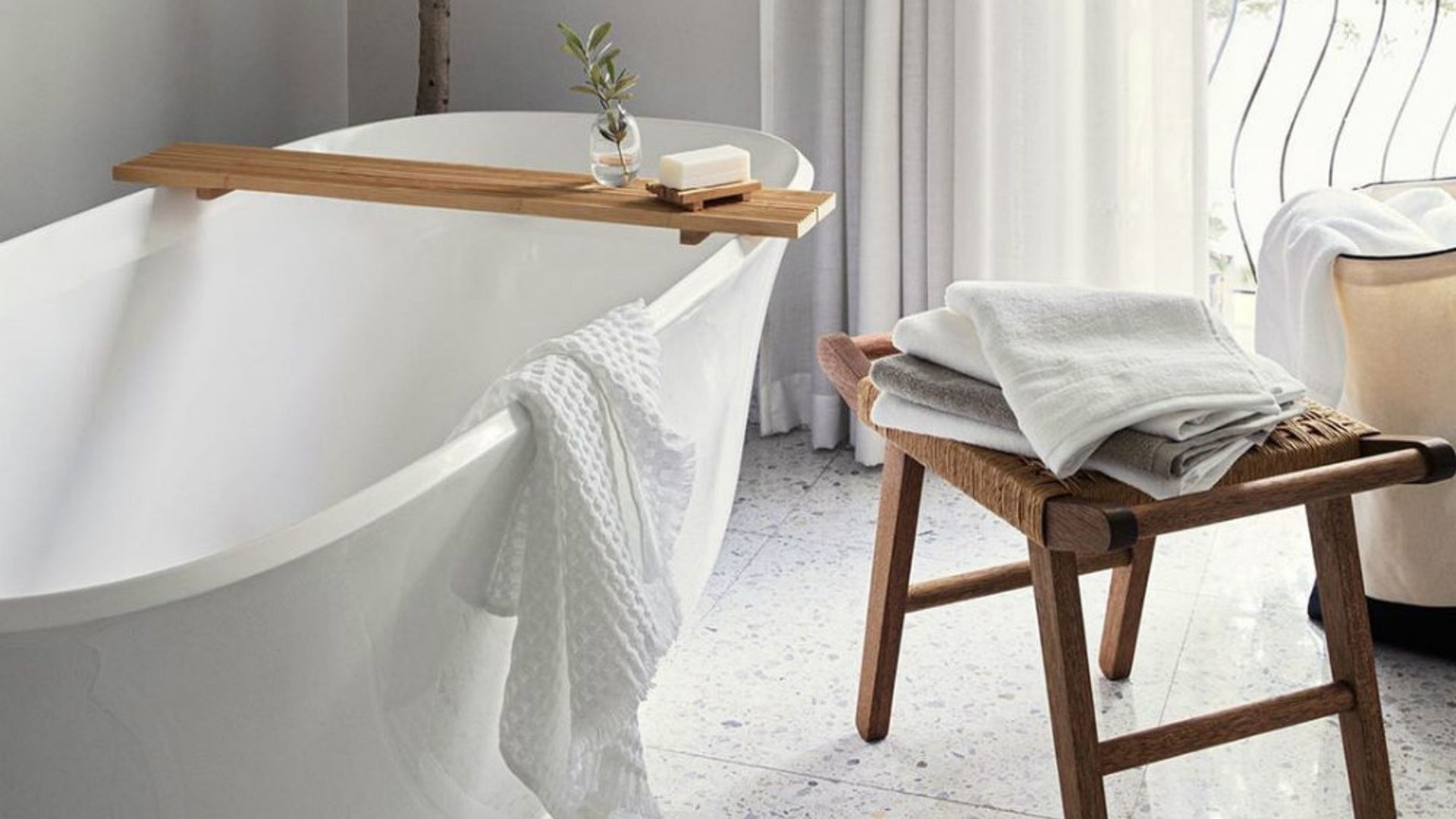 Trucos de decoración para baños pequeños: cómo ganar amplitud al instante