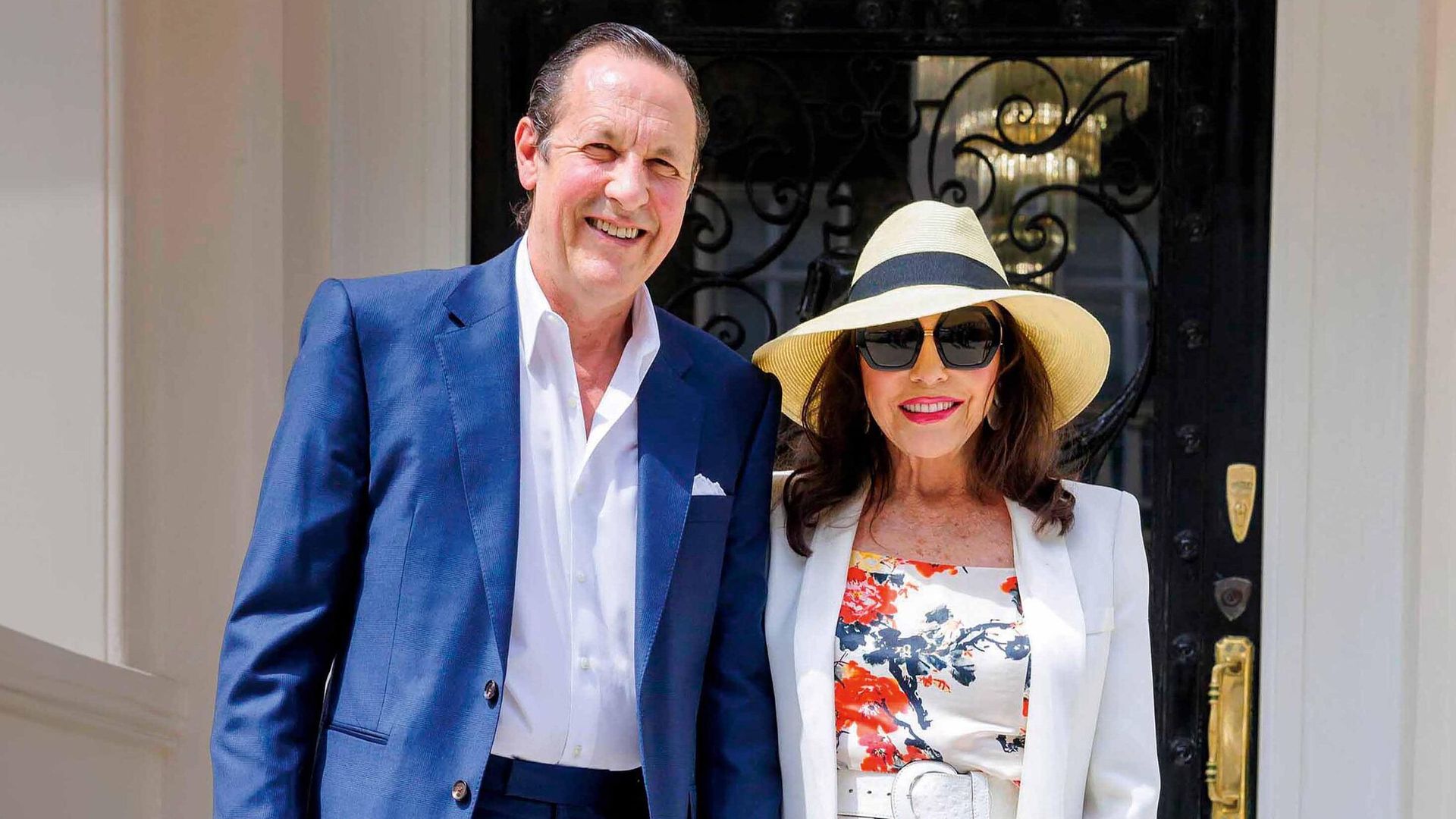 Joan Collins y su pacto con el diablo: sus espléndidos 90 años