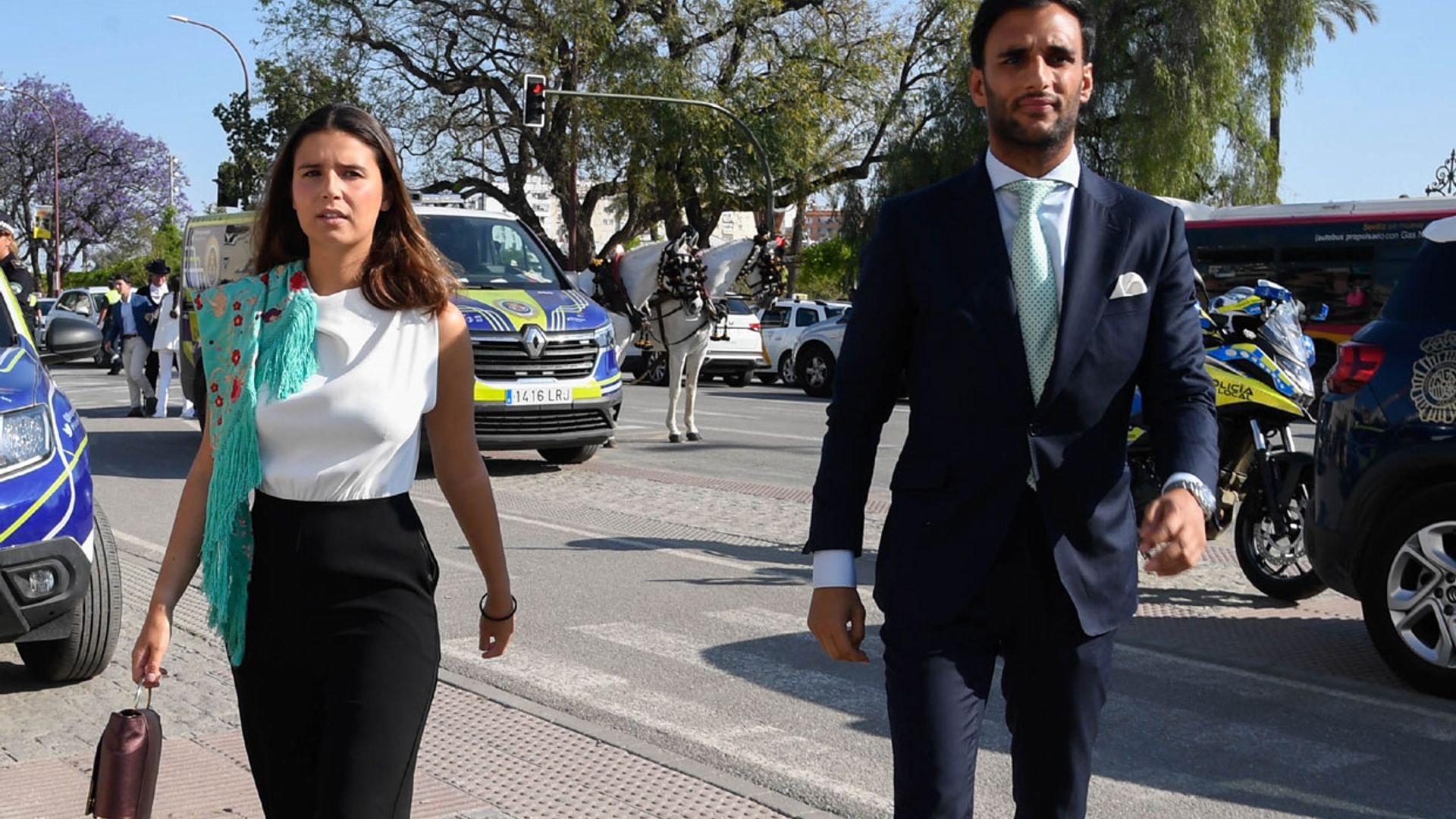 Cayetana Rivera y Manuel Vega, cada vez más unidos, disfrutan de los toros junto a otros rostros conocidos