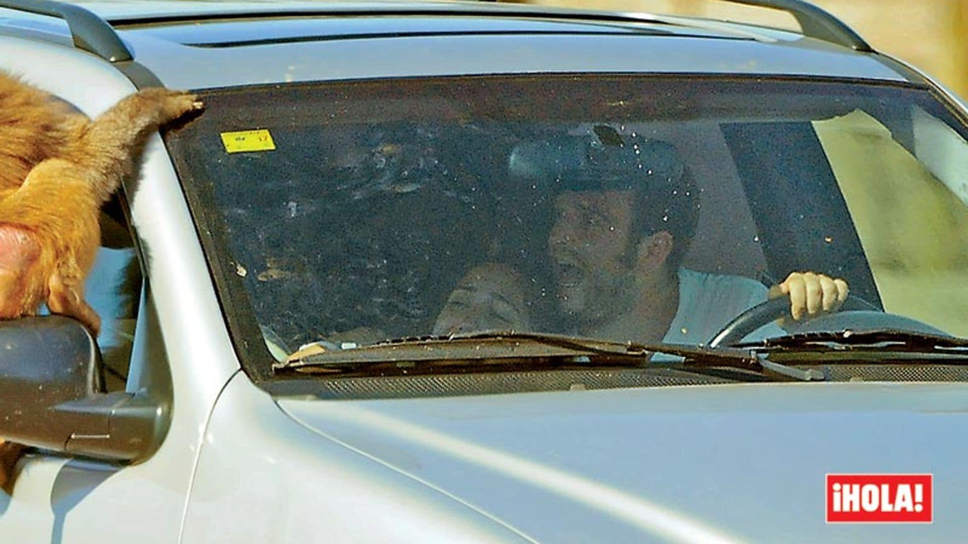 En ¡HOLA!, el divertido safari de Aless Lequio Jr. y su novia Francisca al cumplir su primer año juntos