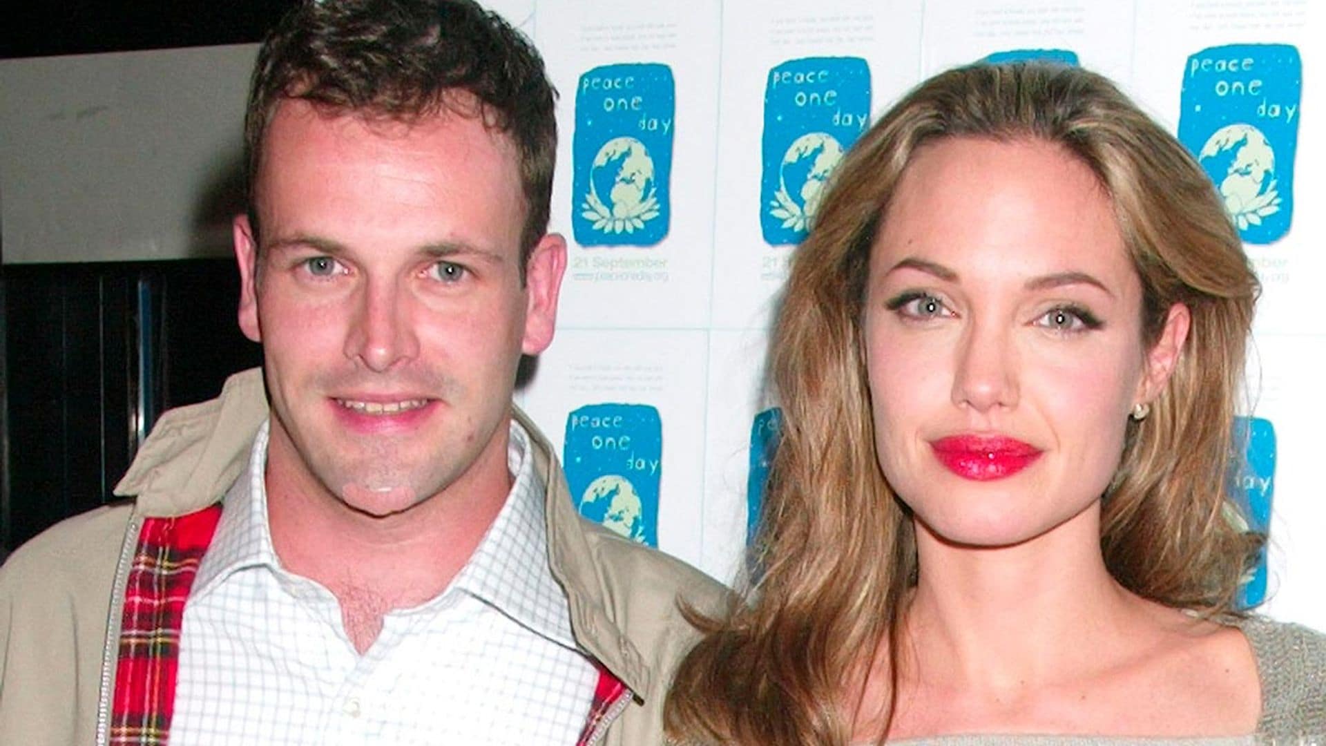 Angelina Jolie revive aquellos maravillosos años junto a su primer marido, Jonny Lee Miller, en una nueva cita