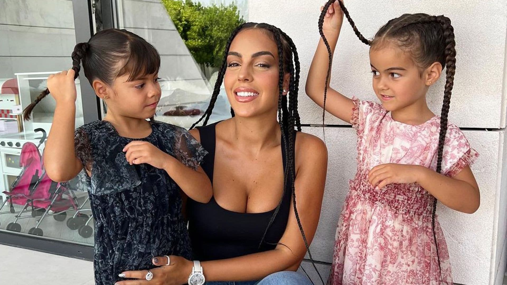 Escucha a las hijas de Cristiano y Georgina ¡cantando en árabe!