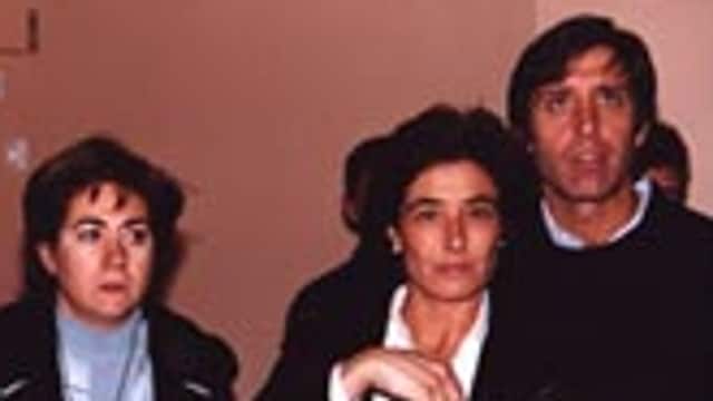 Luisa Martín, Aruca Fernández de la Vega y Emilio Aragón en el funeral del humorista Mané en diciembre de 2001