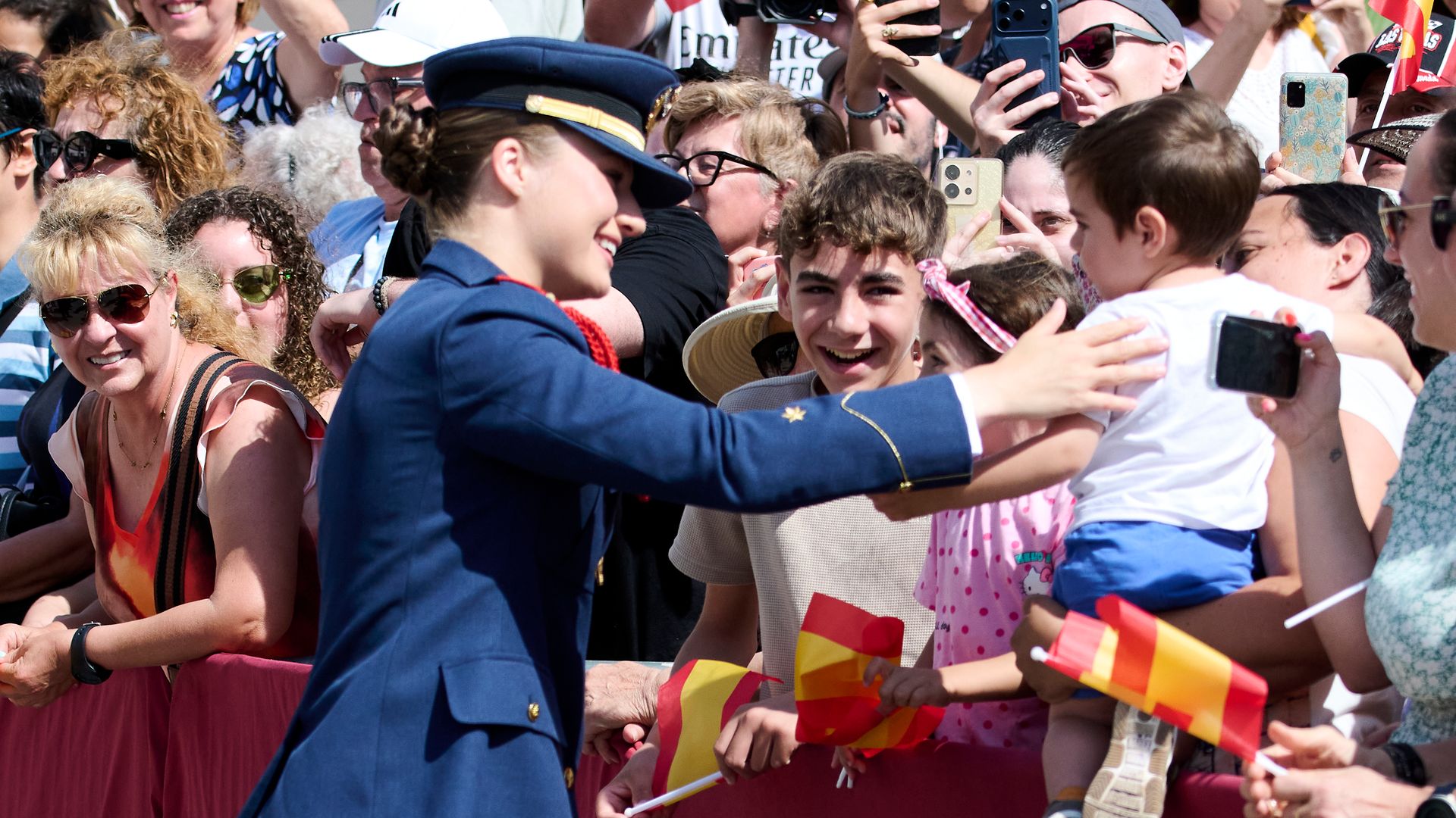 última hora de la princesa Leonor en Murcia: se despide de San Javier entre gritos de "&iexcl;guapa!" antes de recibir una nueva medalla