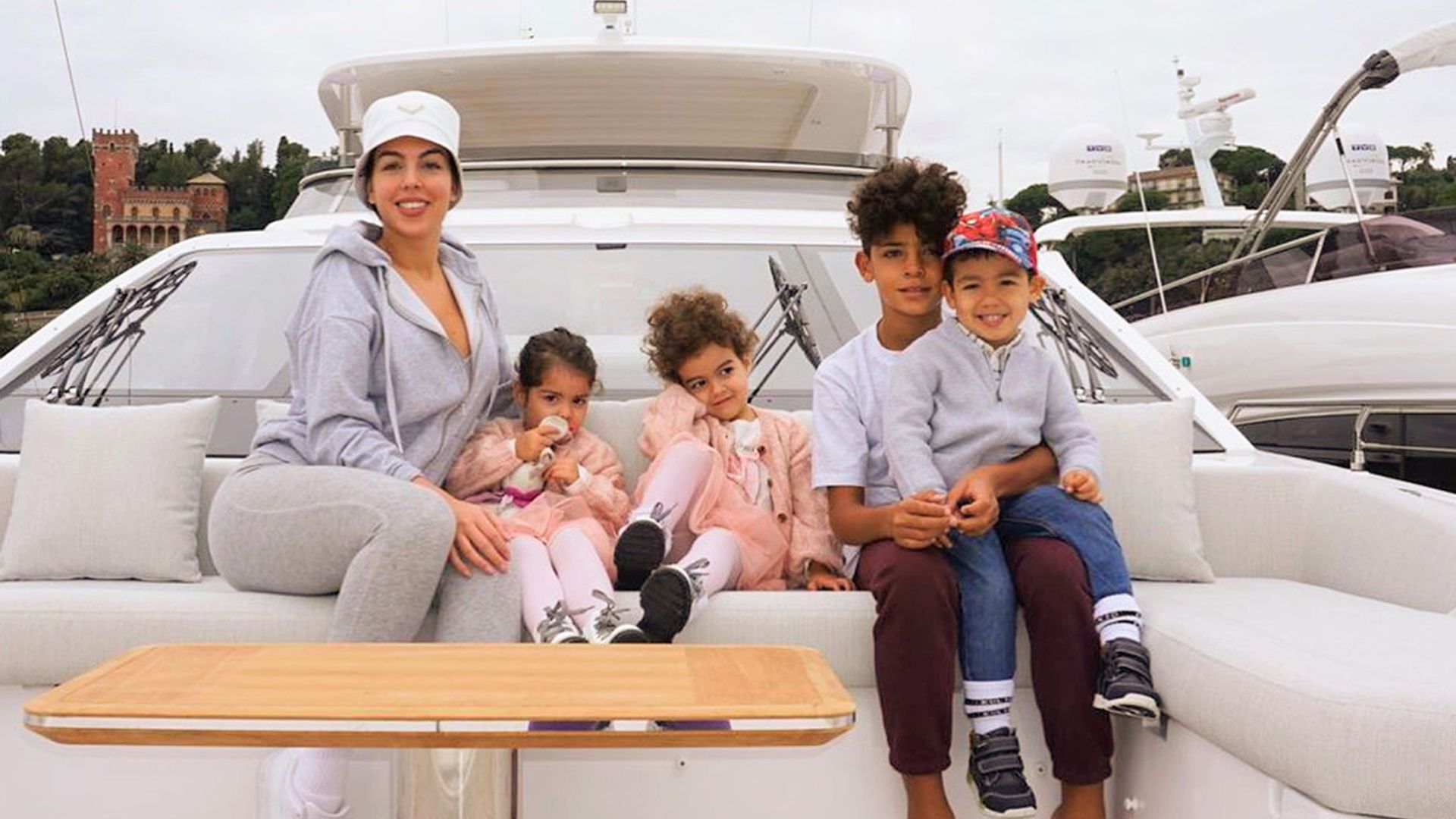 El mágico día en altamar de Georgina Rodríguez y sus cuatro pequeños marineros