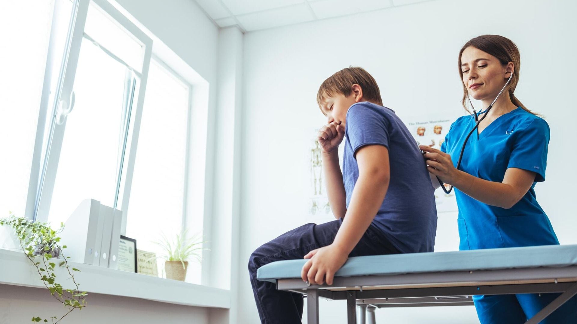 Niños con tos recurrente, ¿por qué es necesario que los vea un médico?