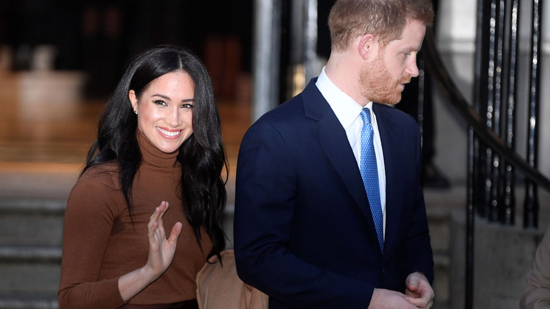 Sonrientes y distendidos: los duques de Sussex retoman su agenda oficial tras su retiro