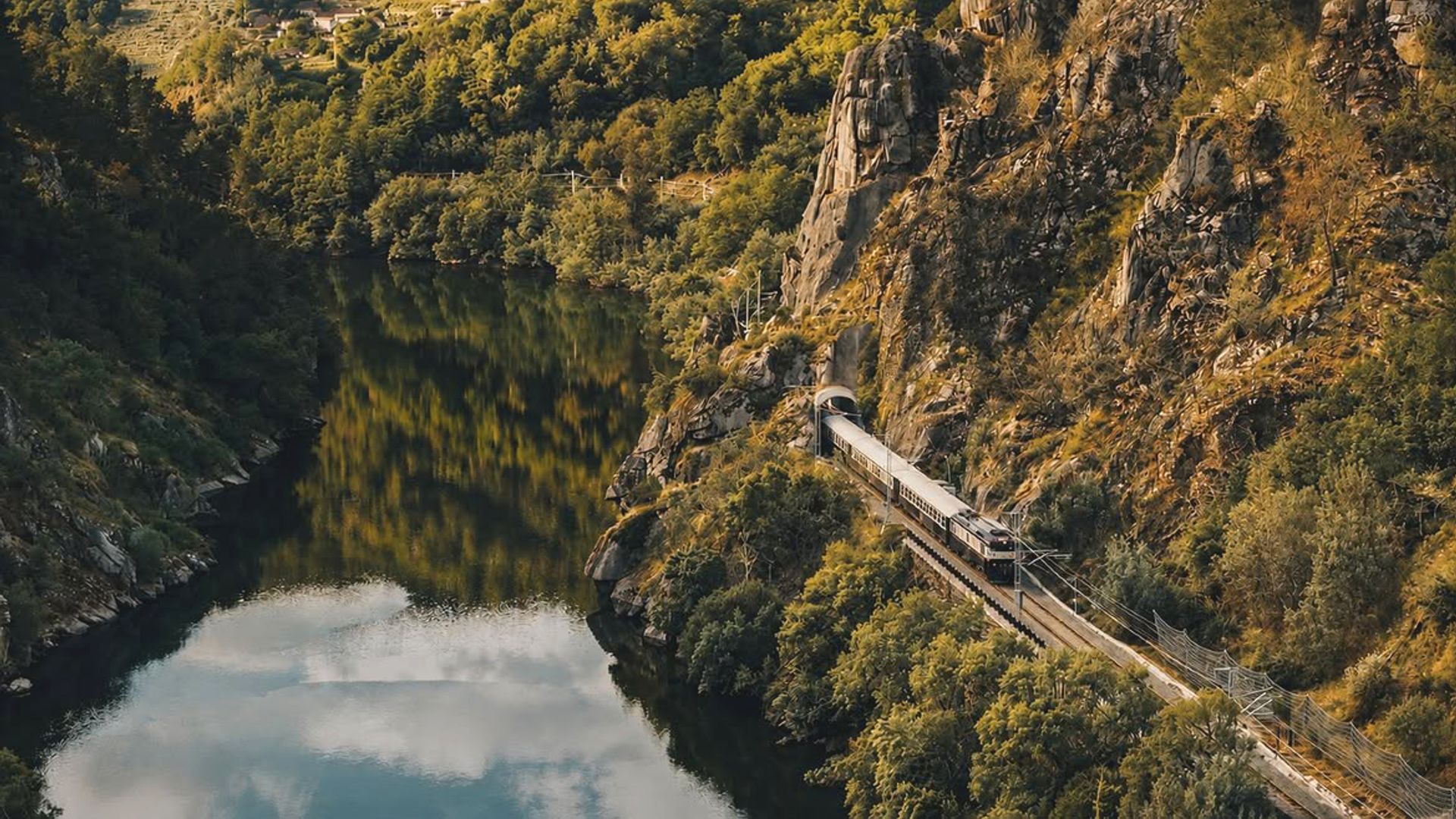 Galaico Expreso, tren turístico que conecta Ourense con Monforte de Lemos, Galicia