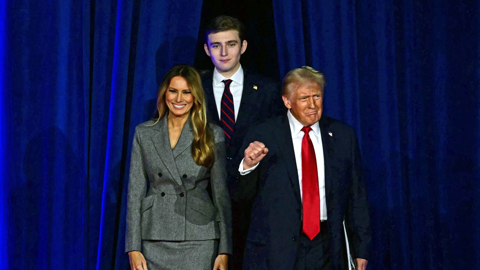 Donald Trump, junto a Melania y su hijo Barron