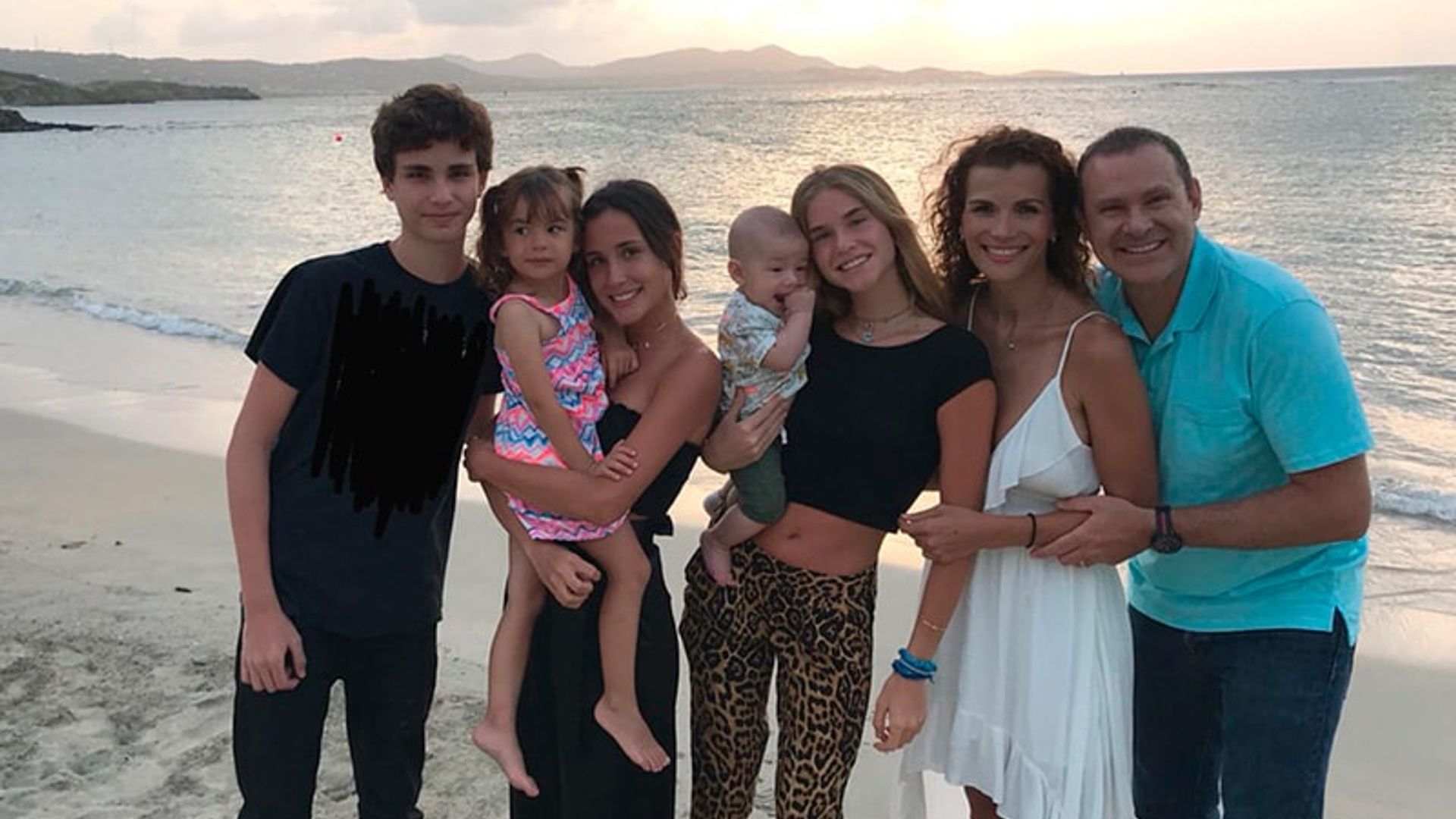 Alan Tacher celebra la graduación de tres de sus cinco hijos | ¡HOLA!