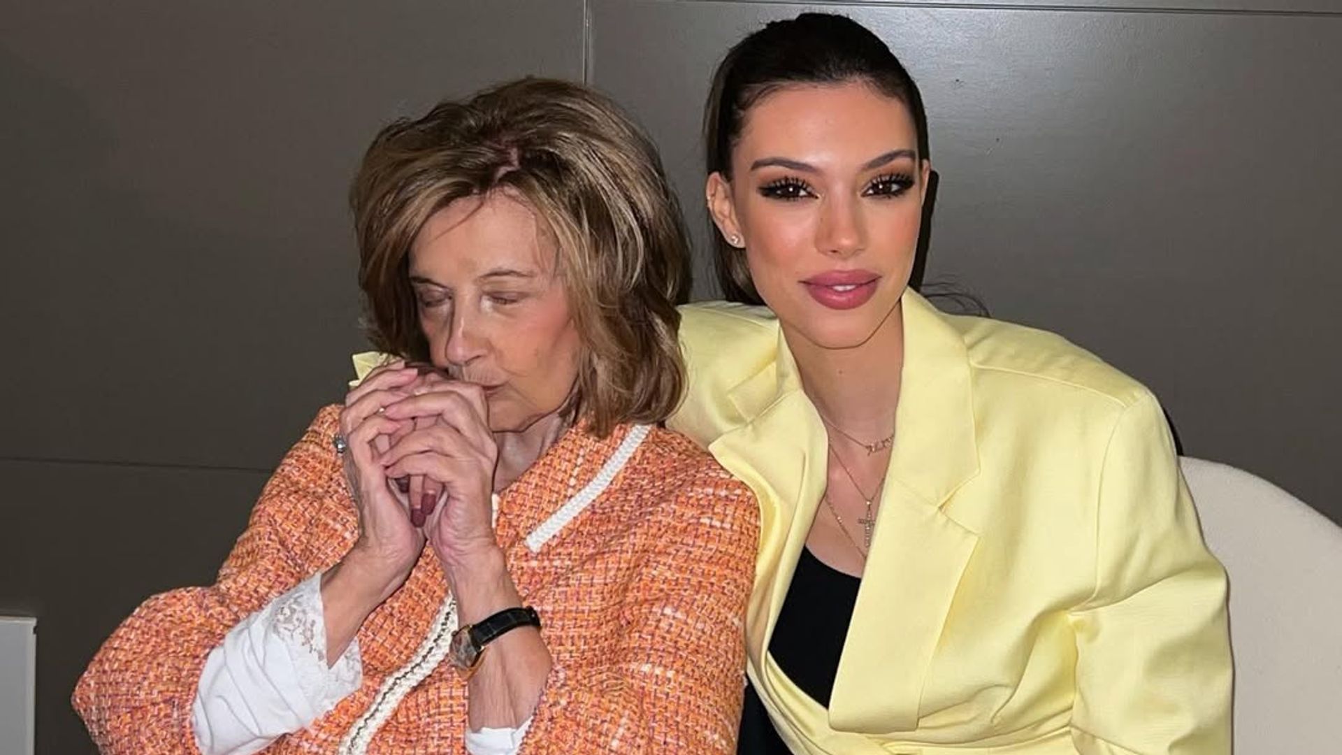 Alejandra Rubio junto a su abuela María Teresa Campos