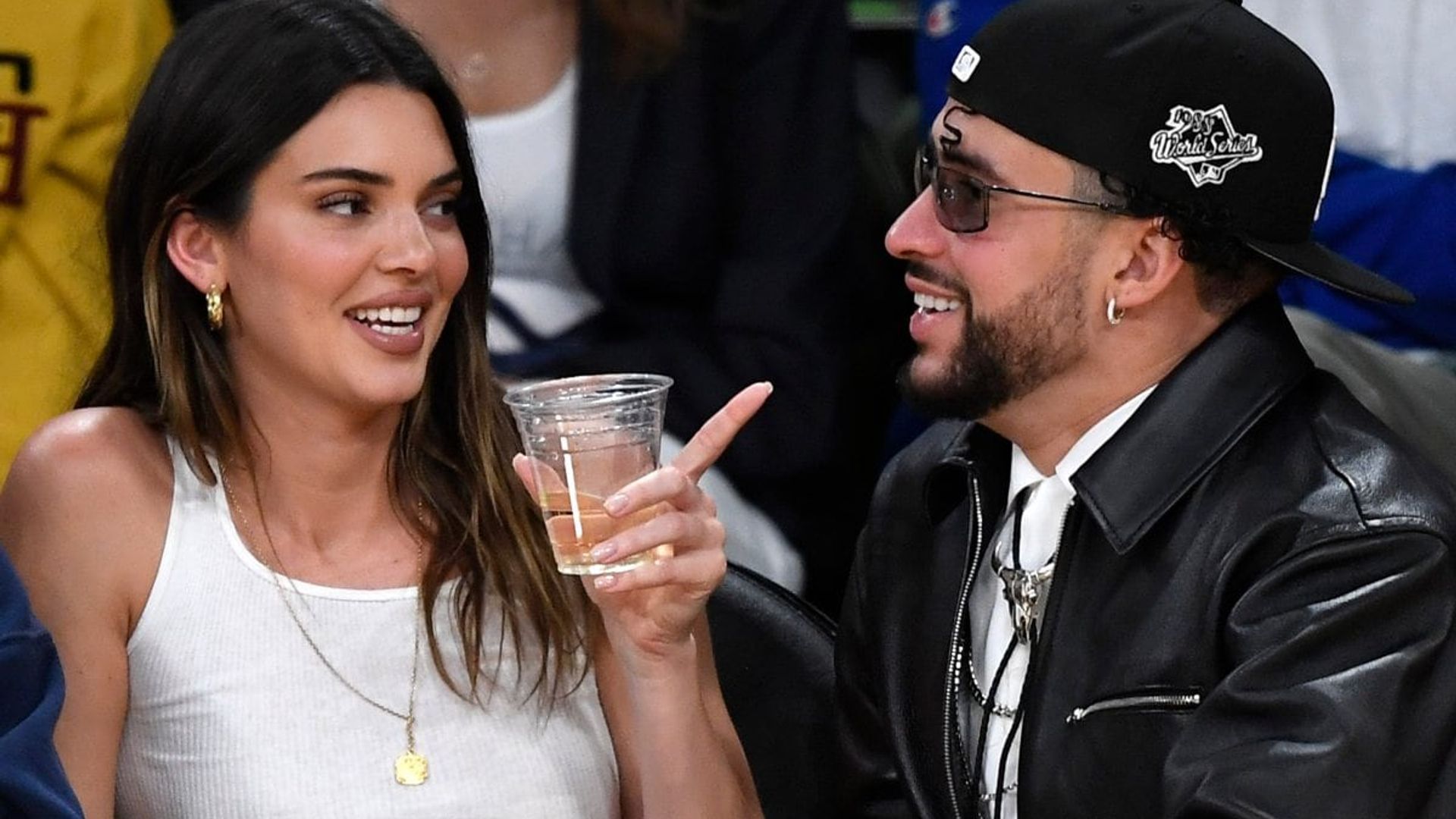 Kendall Jenner y Bad Bunny se dejan ver en un partido de los Lakers