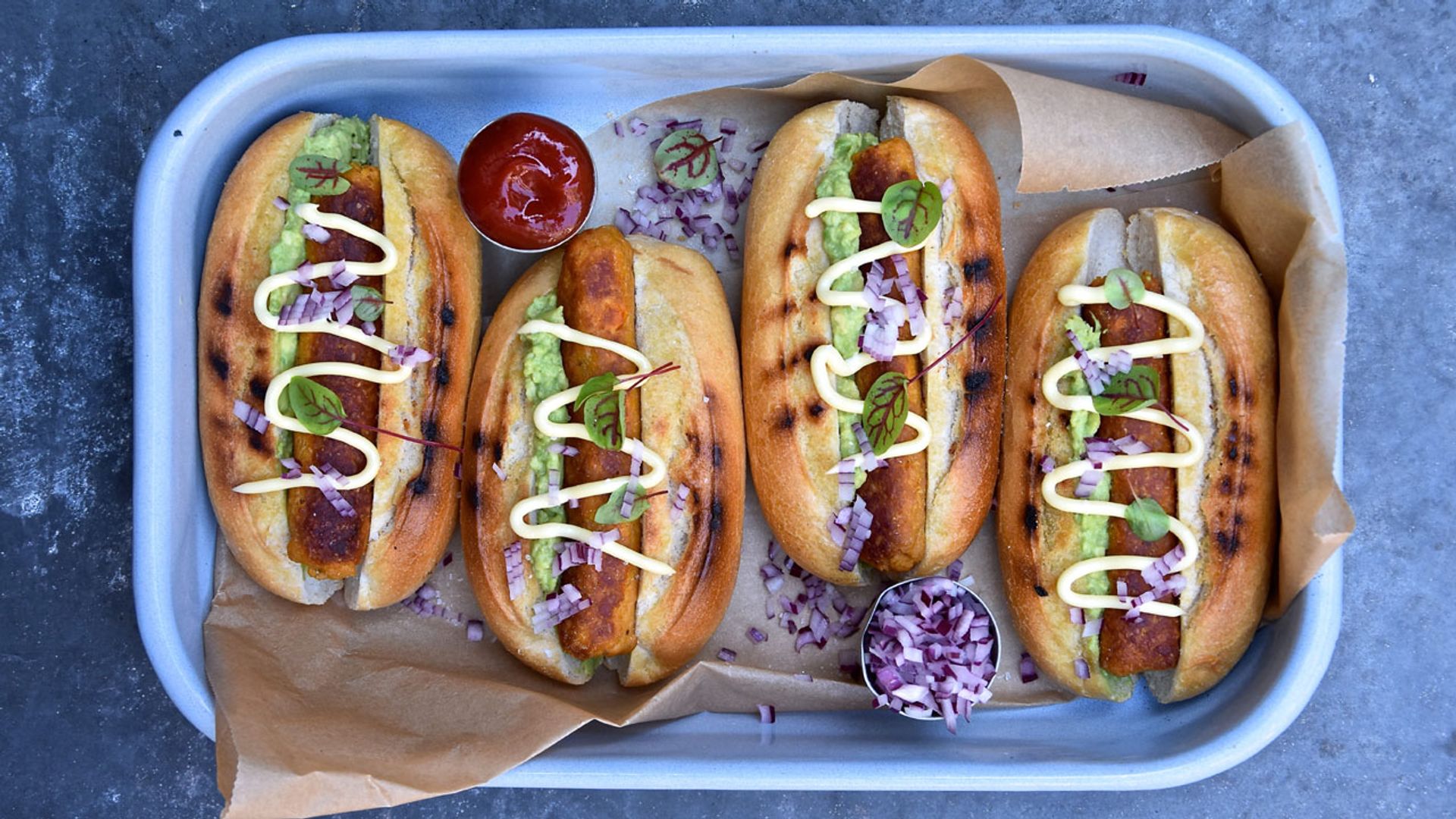 Perritos de pollo y aguacate