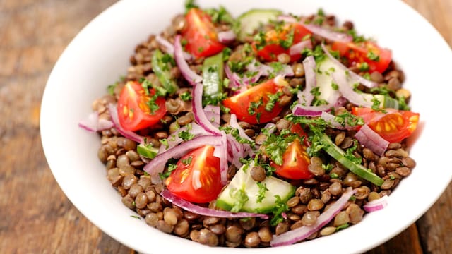 Ensalada de lentejas y tomate
