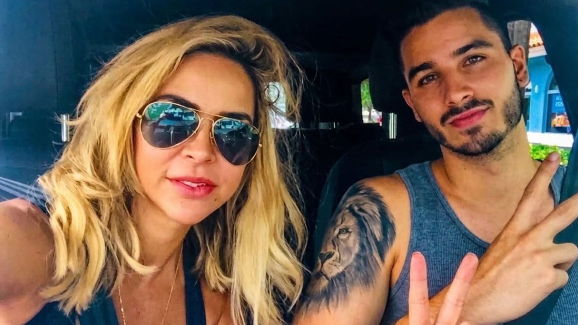 Maribel Guardia compartió esta foto de Aylín Mujica junto a su hijo Mauro, quien falleció el pasado jueves por la noche. 