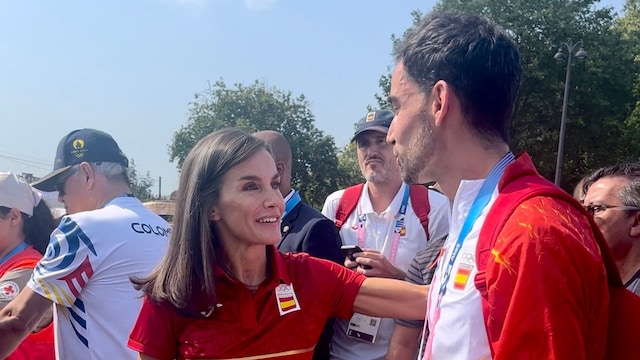 La reina Letizia con el atleta Álvaro Martín en los Juegos Olímpicos de París, 1 de agosto de 2024